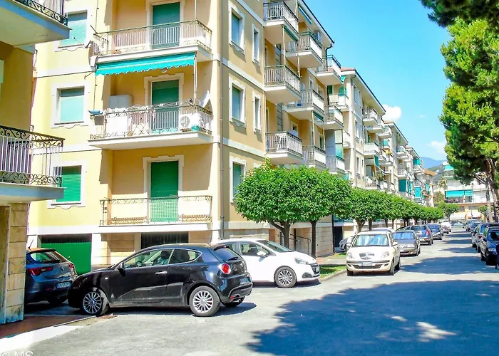 Pietra Home, posto auto, AC ,WIFI, 150mt dal mare