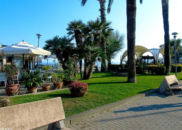 Pietra Home, posto auto, AC ,WIFI, 150mt dal mare